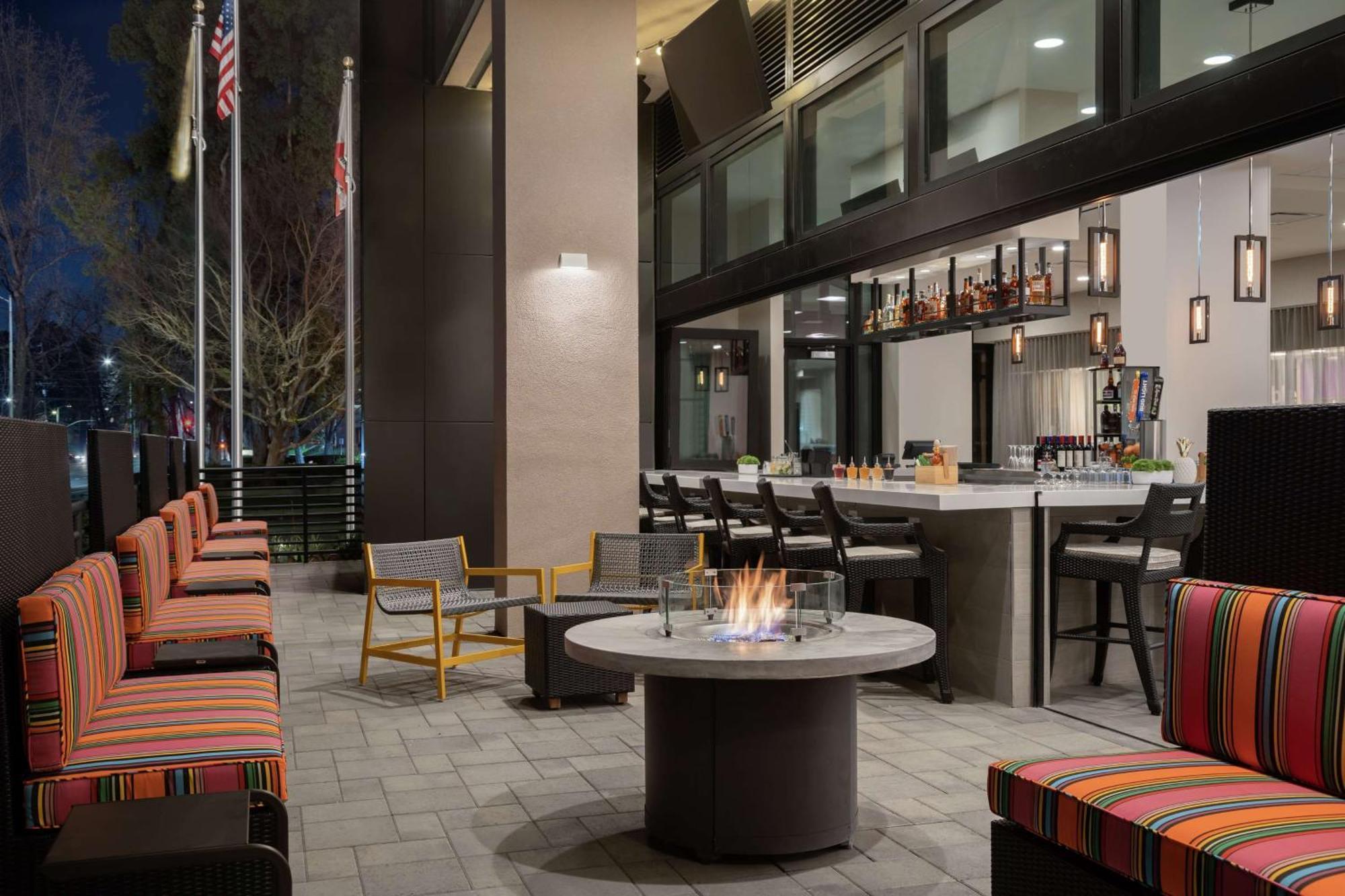 Home2 Suites By Hilton Woodland Hills Лос-Анджелес Экстерьер фото