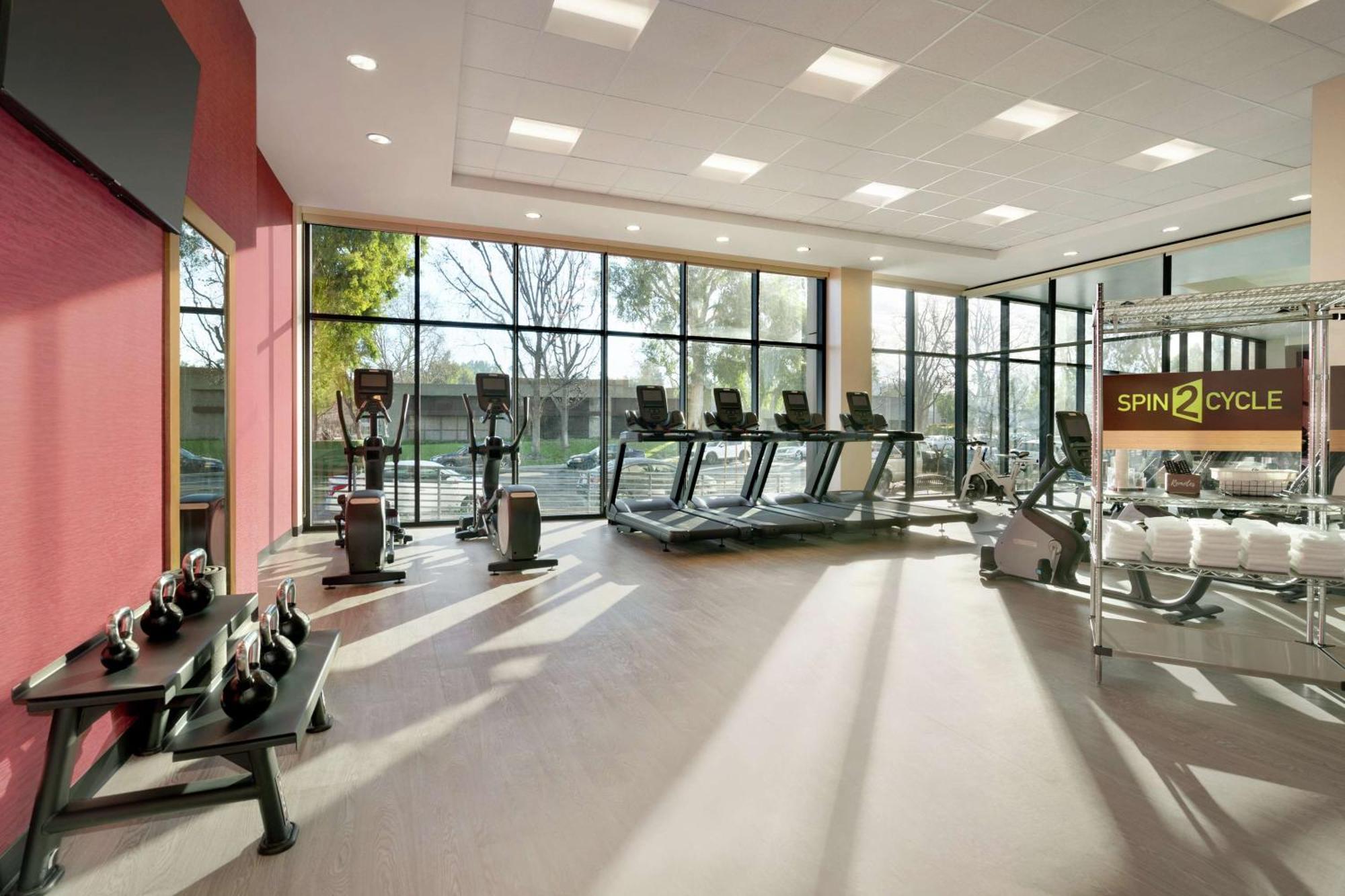 Home2 Suites By Hilton Woodland Hills Лос-Анджелес Экстерьер фото