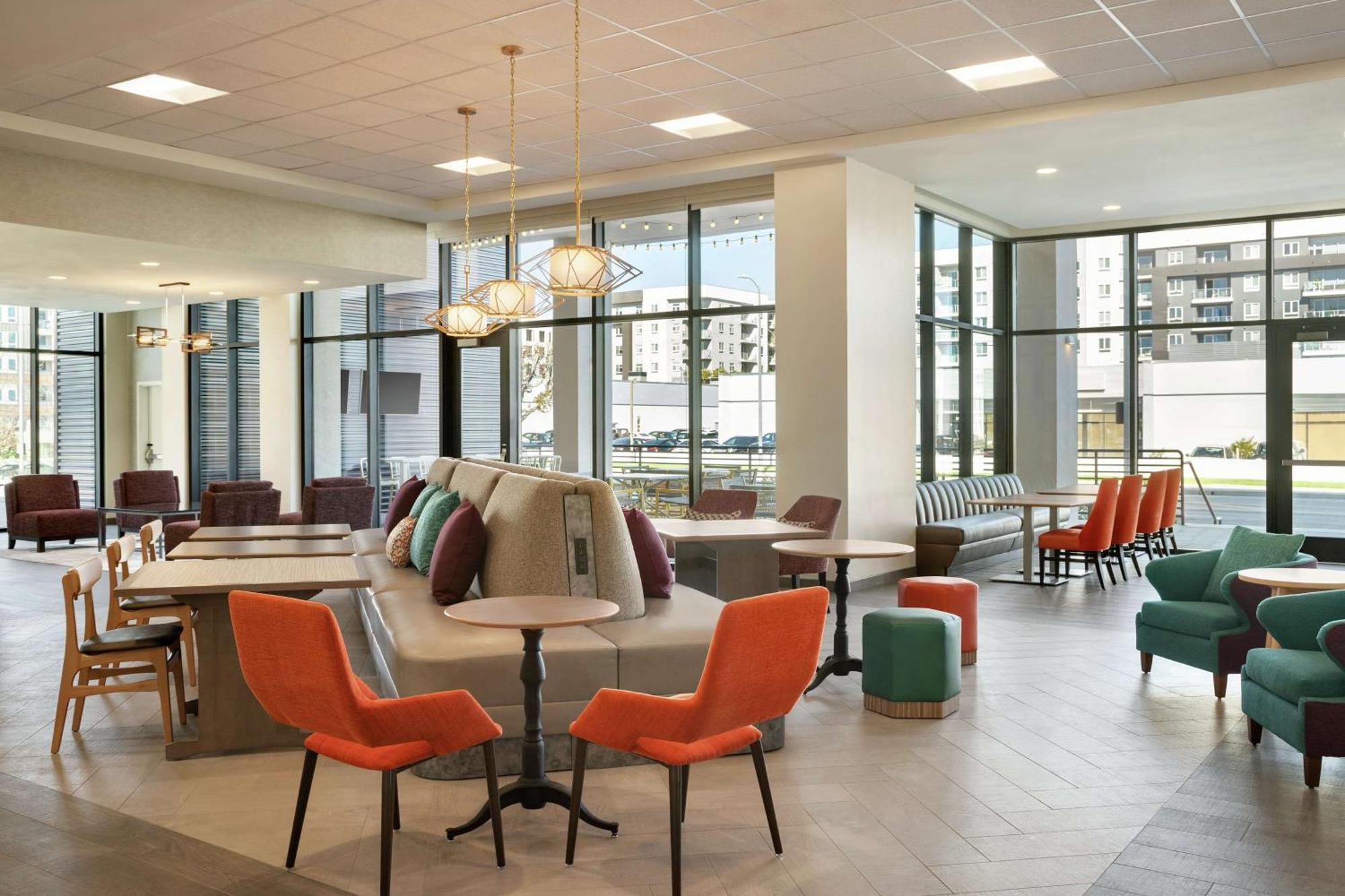Home2 Suites By Hilton Woodland Hills Лос-Анджелес Экстерьер фото